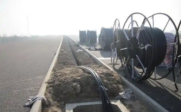 景泰光缆施工如何应对复杂地形布线难题? 景泰光缆施工如何应对复杂地形布线难题?