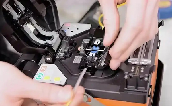 10月份光纤熔接作业富龙光纤通信参与多地通信网络维护项目 10月份光纤熔接作业富龙光纤通信参与多地通信网络维护项目