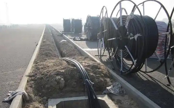 现代通信网络建设指南:景泰光缆施工全流程技术解析与质量控制 现代通信网络建设指南:景泰光缆施工全流程技术解析与质量控制